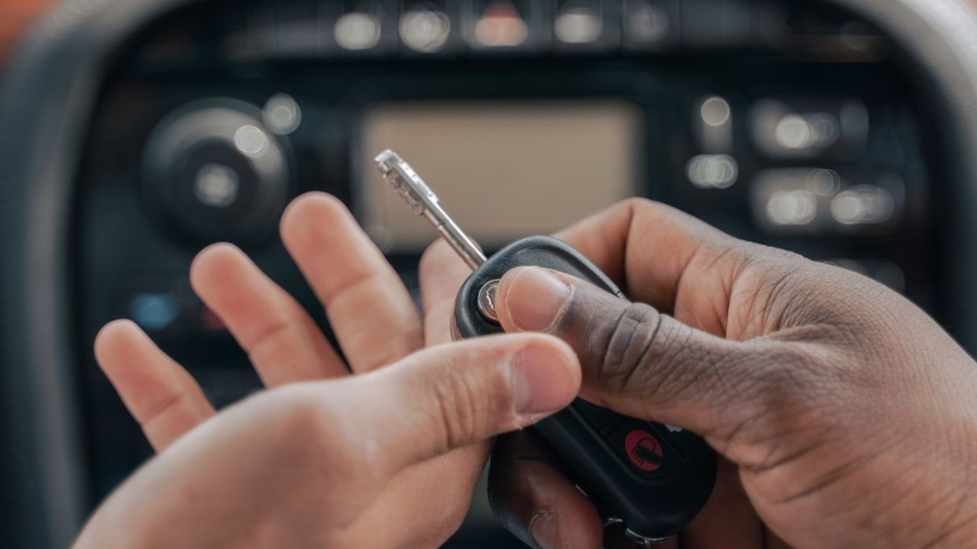 findy-image -handing over keys